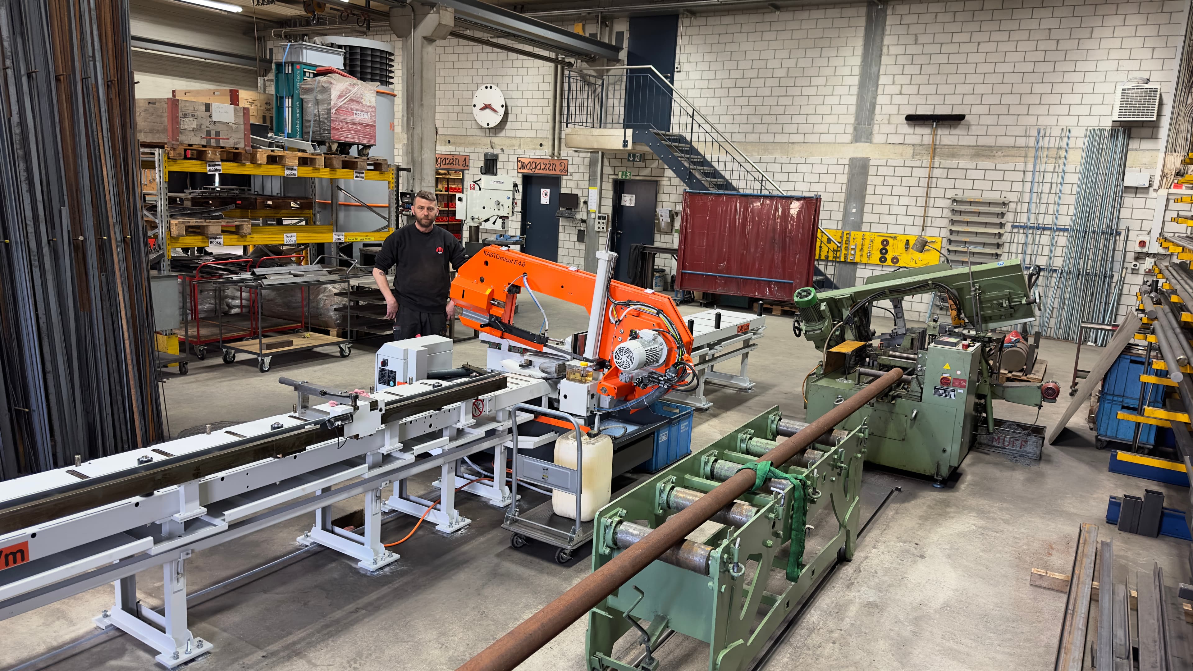 Bandsägen in der Schlosserei