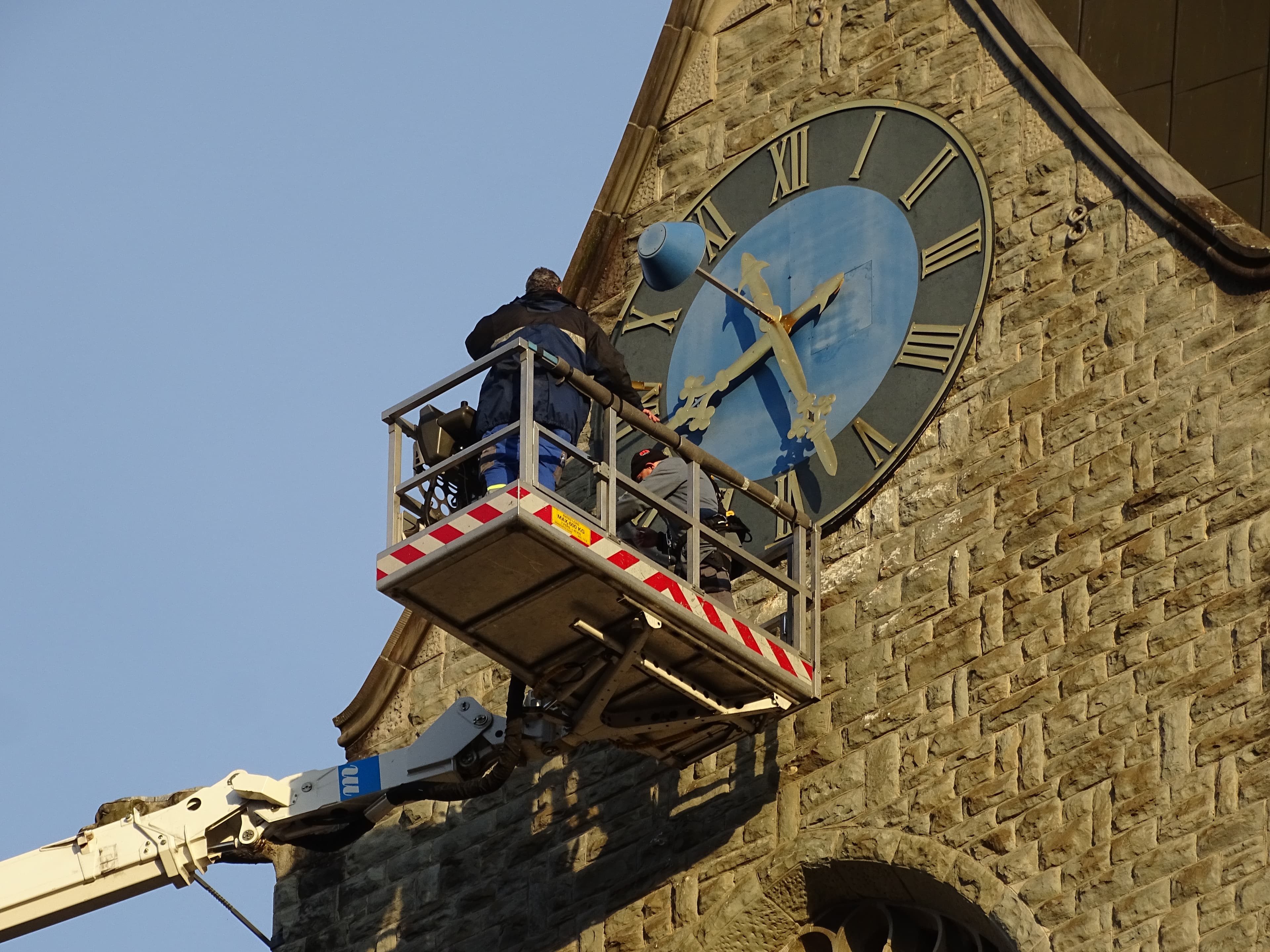 Reparatur Zifferblätter der St. Paul Kirche Luzern