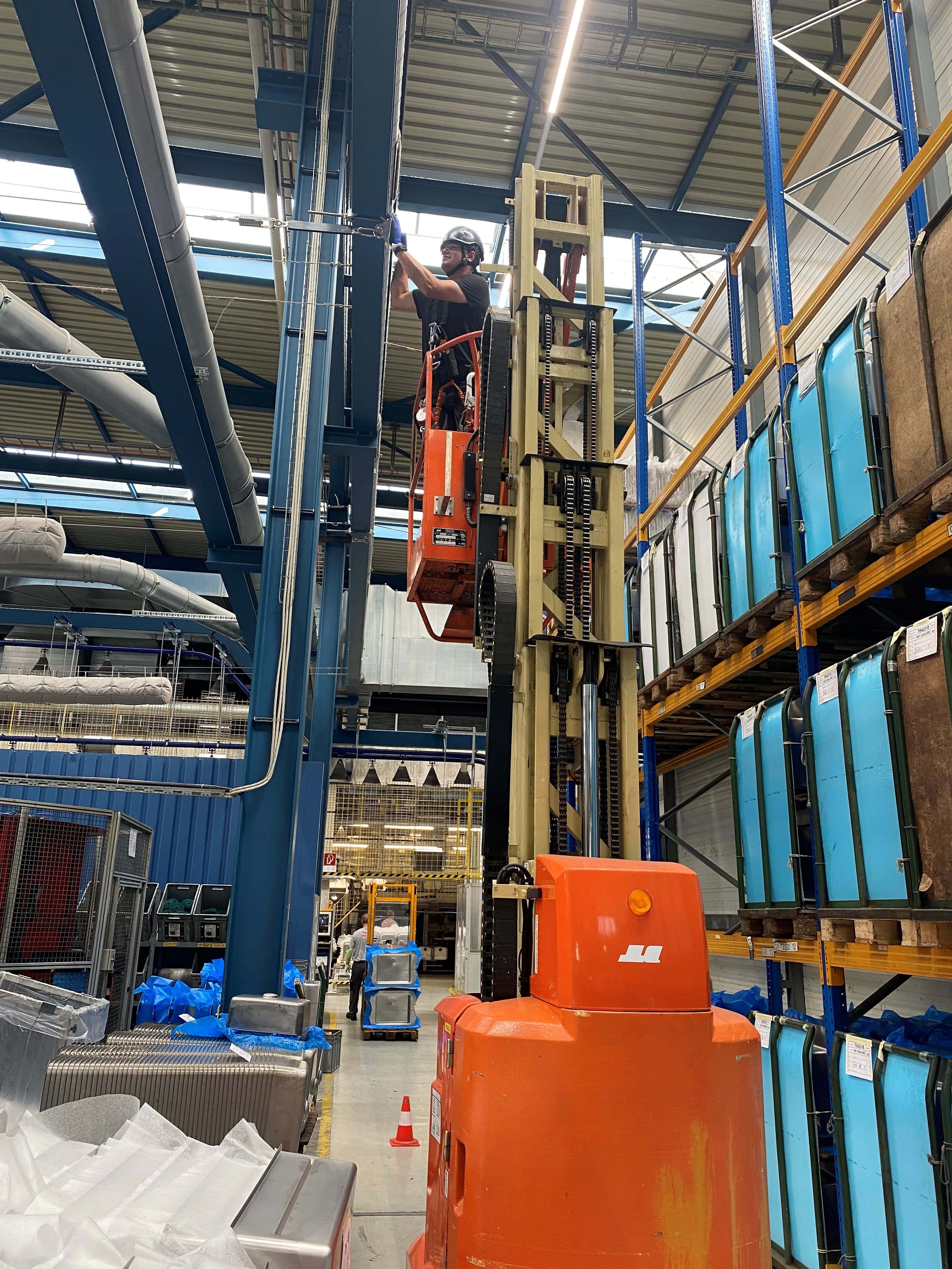 Sicherheitstechnik zwischen Fertigungsmaschinen