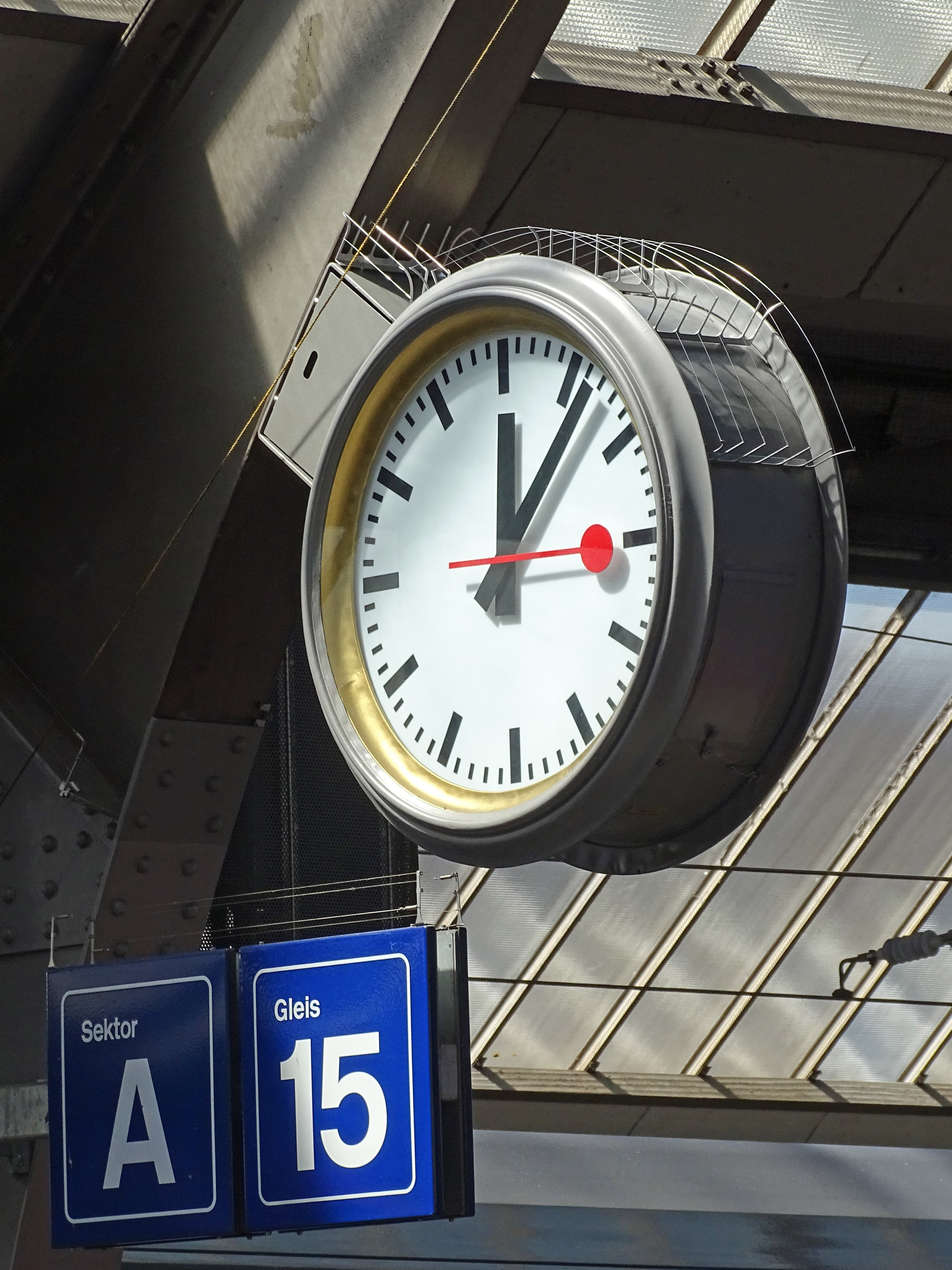 Perronuhr Nebenuhr Hauptbahnhof Zürich
