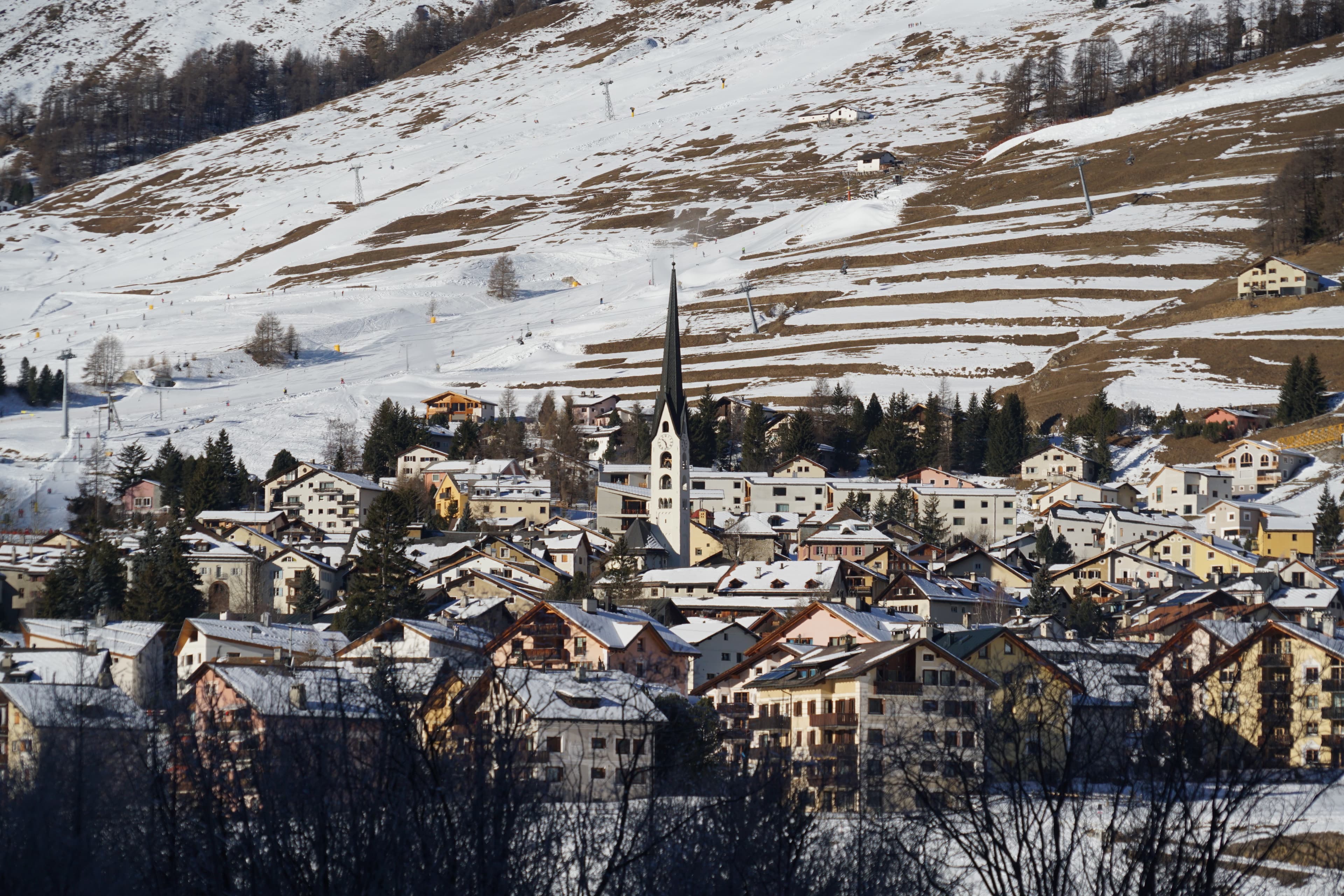 Weltneuheit in Zuoz: Unsere Gegenpendelanlage rettet den Kirchturm