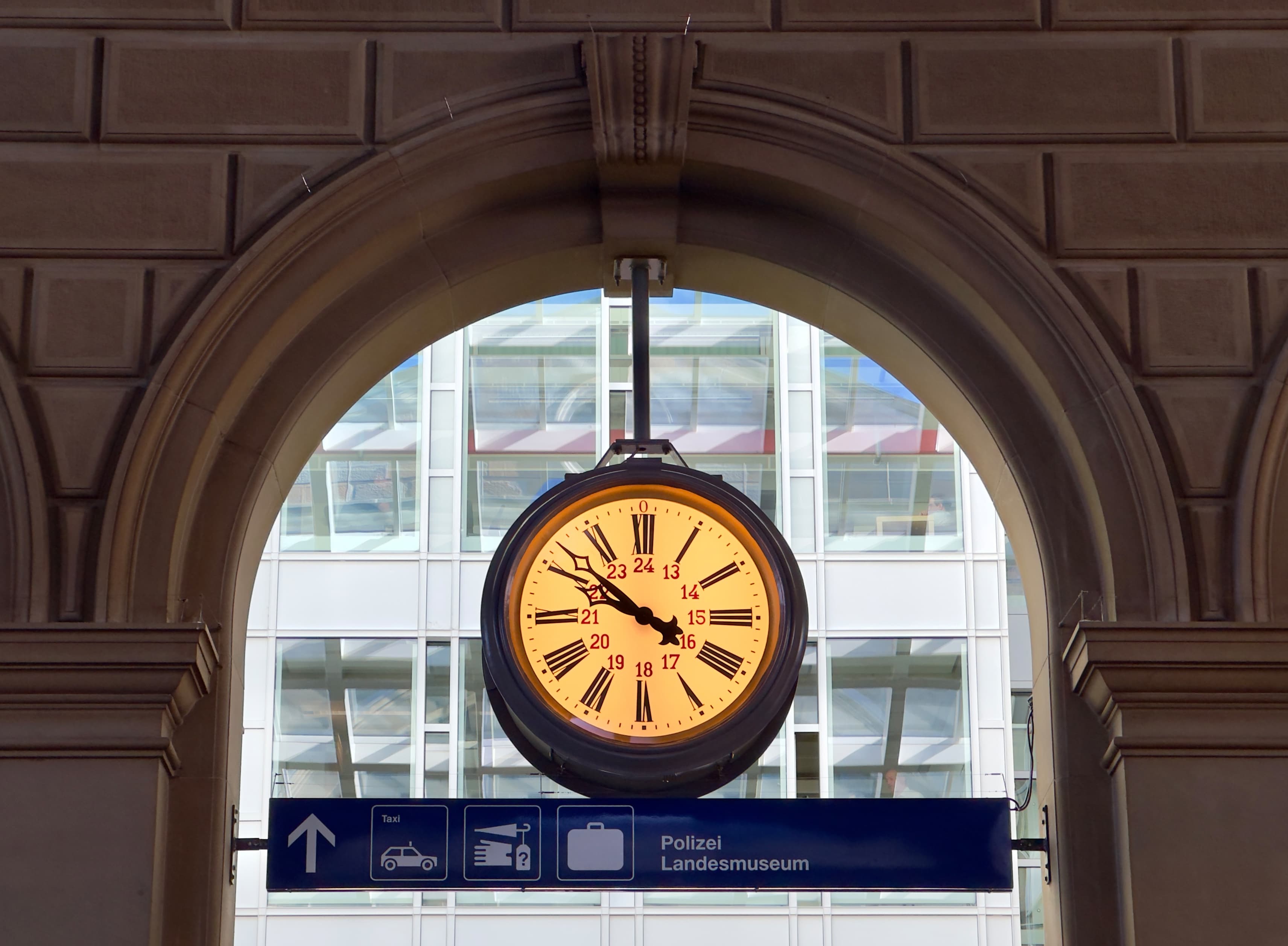 Hauptbahnhof Nebenuhr