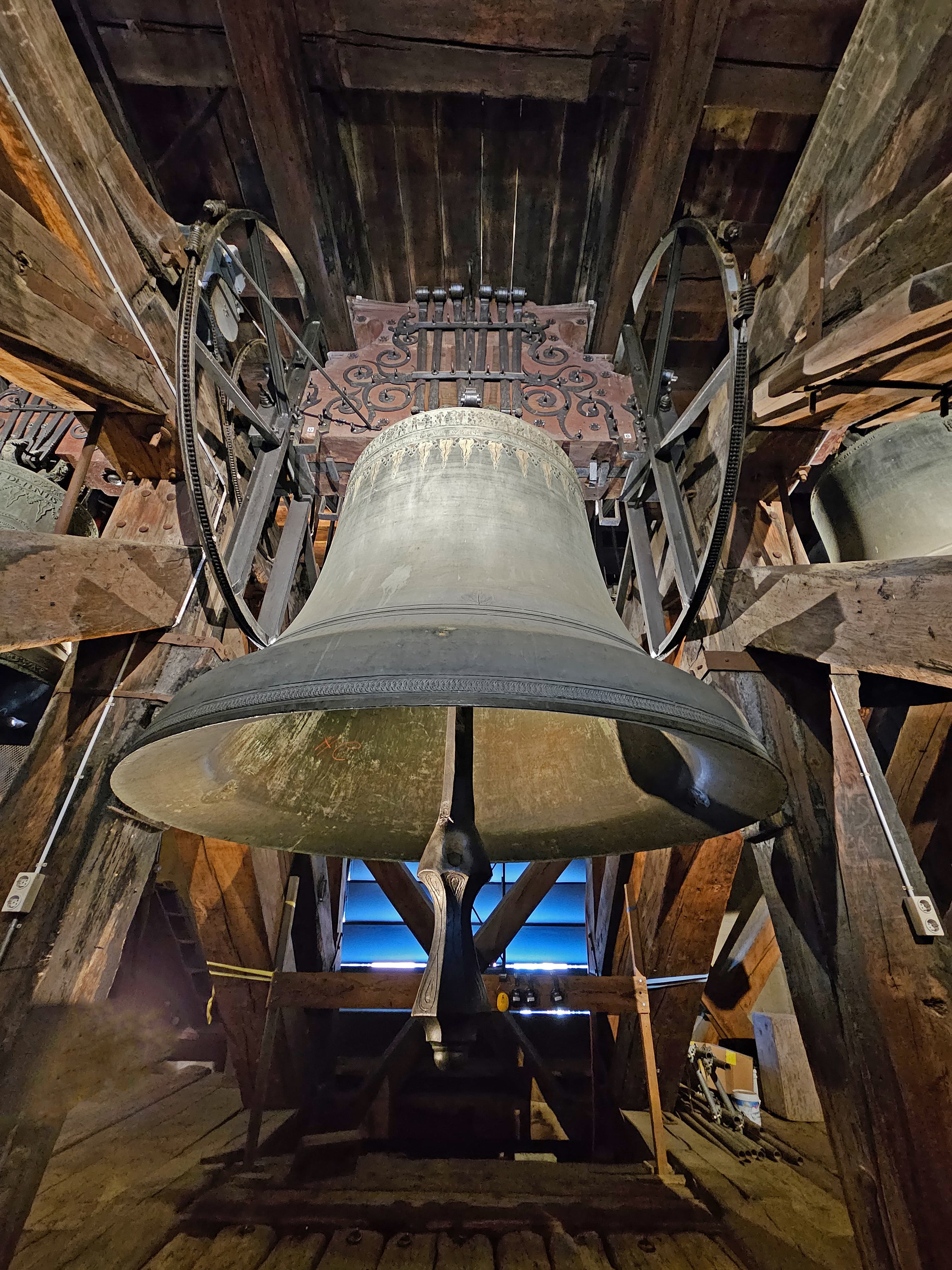 Grosse Glocke mit 10'000kg