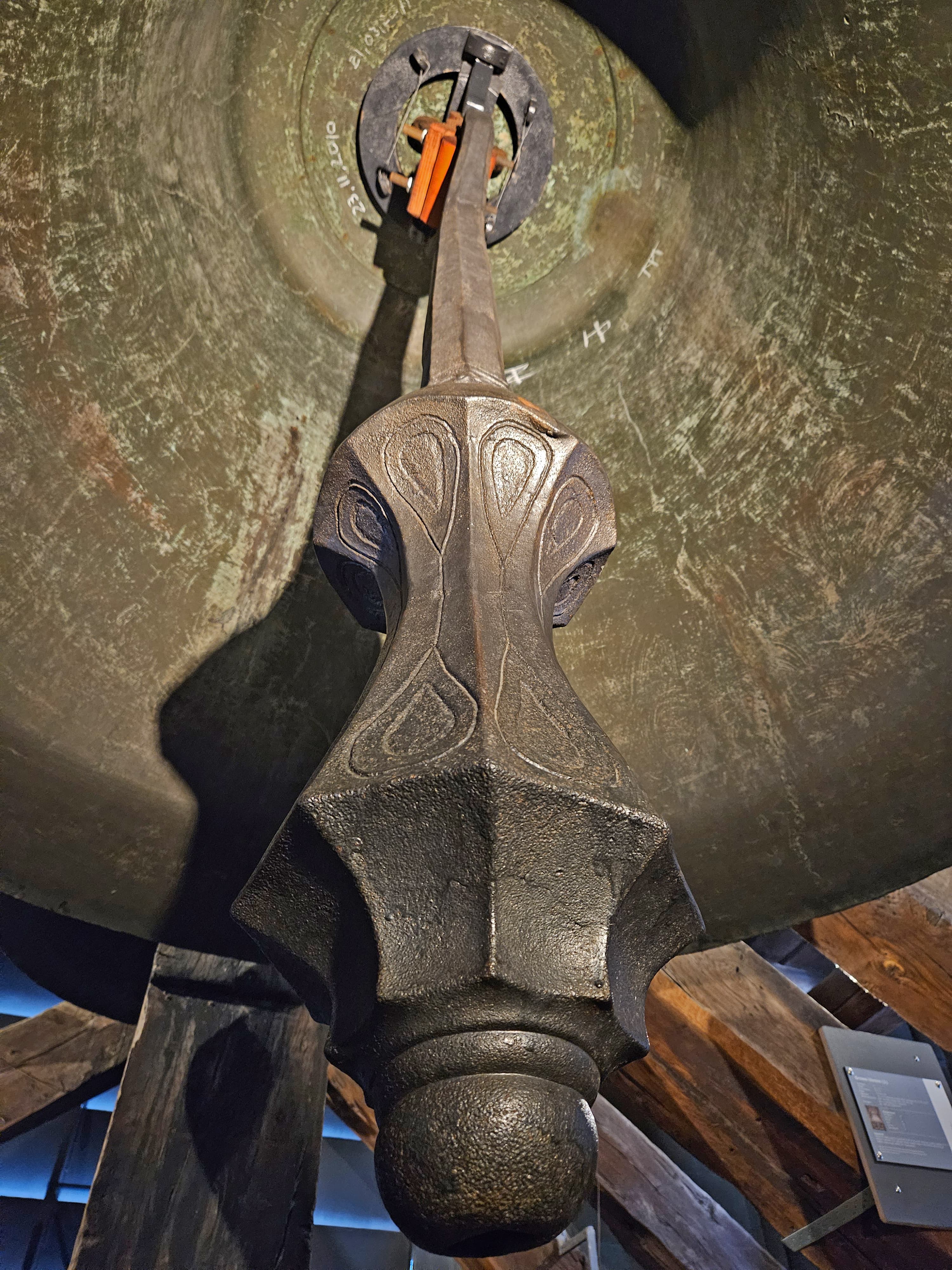 Alter Klöppel 398 kg wahrscheinlich aus dem Jahr 1611