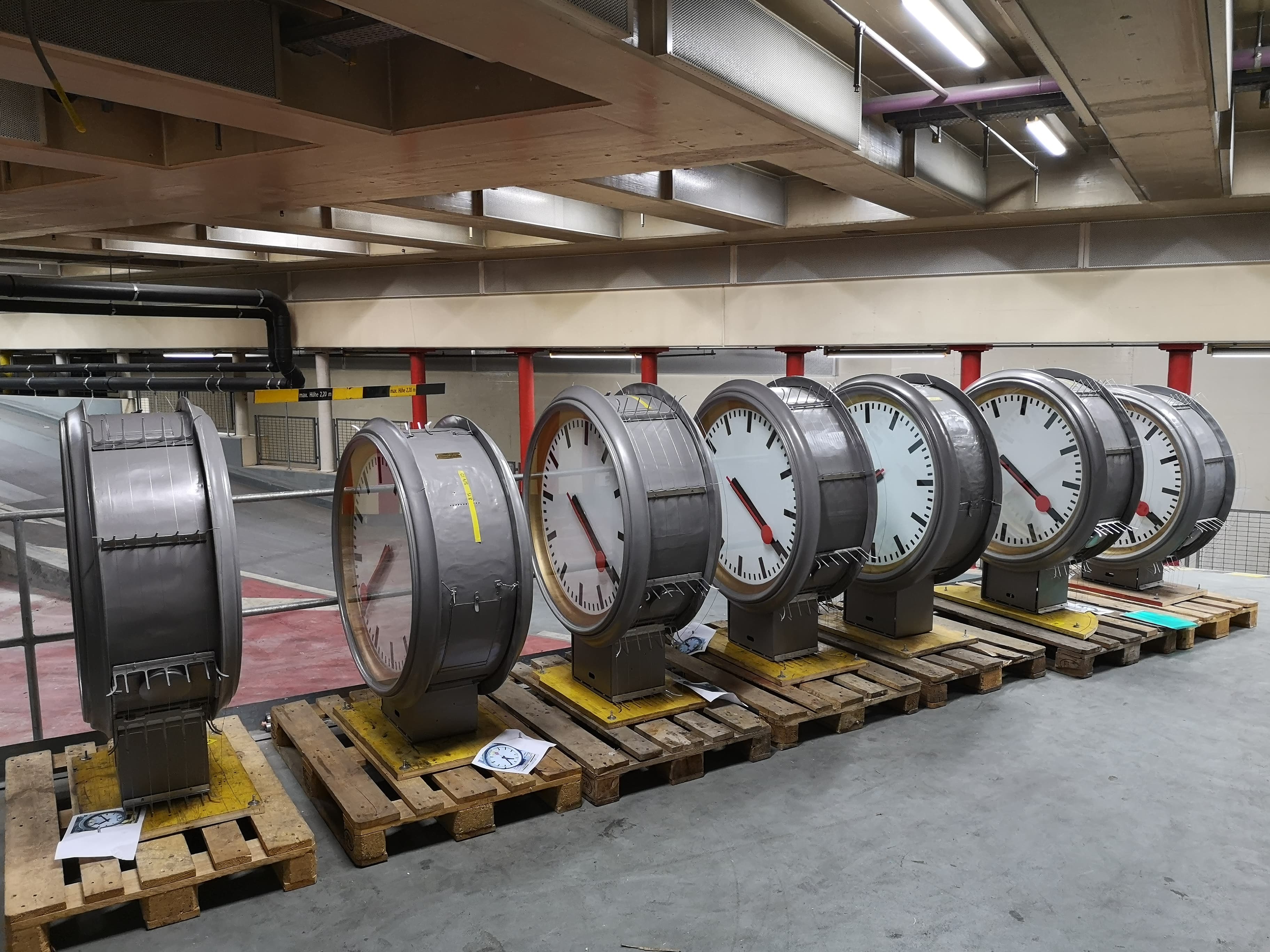 Nebenuhren HB Zürich Auslieferung